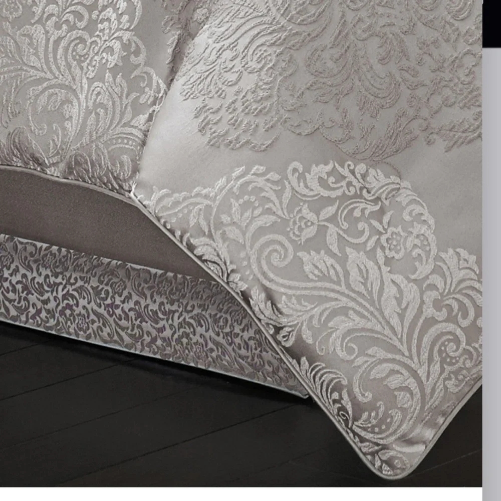 J. Queen New York La Scala Silver Comforter Set Sz CAL King NEW